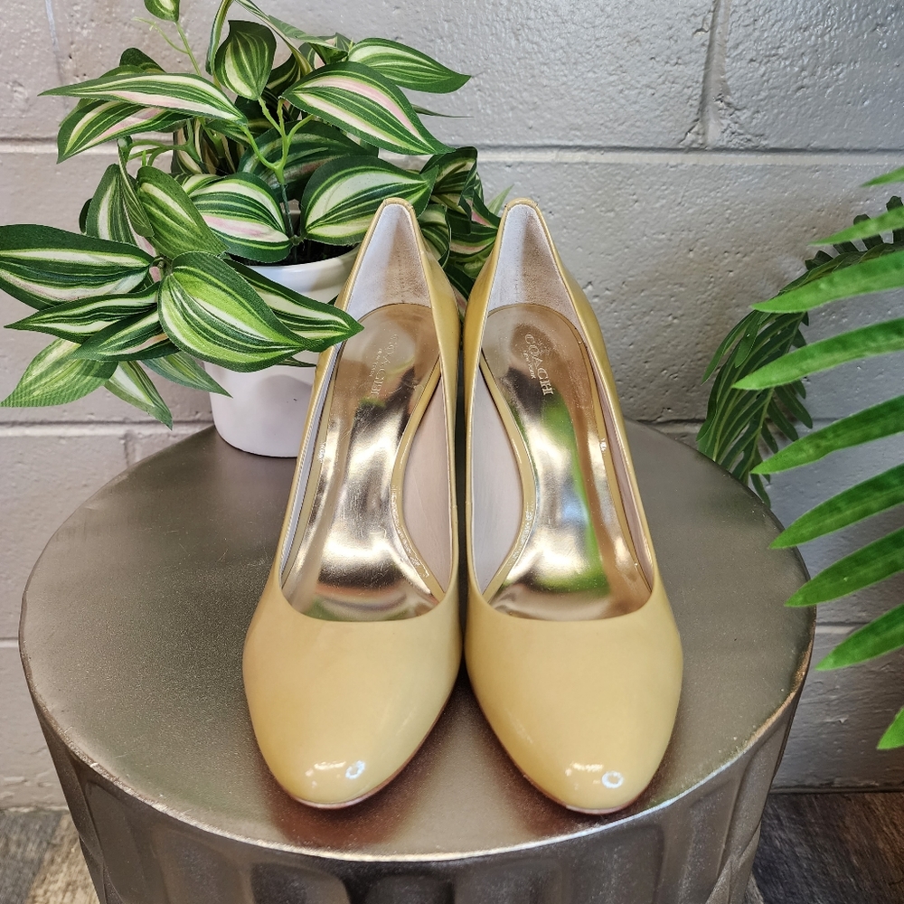 Coach Nala Classic Pumps in Camel Patent Leather Size 9